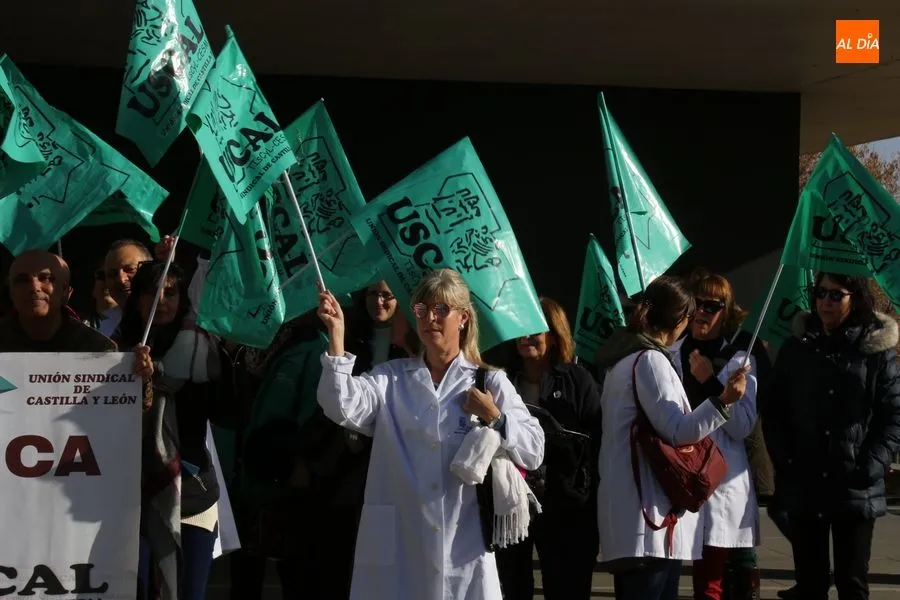 Foto 4 - Casi un 54% de los profesionales sanitarios no asistenciales secunda la huelga con unos servicios...