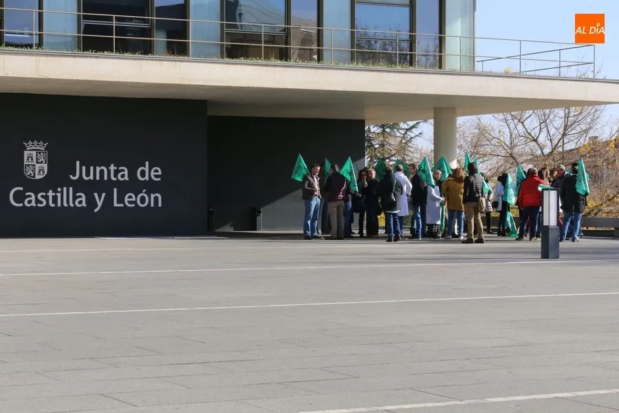 Foto 2 - Casi un 54% de los profesionales sanitarios no asistenciales secunda la huelga con unos servicios...