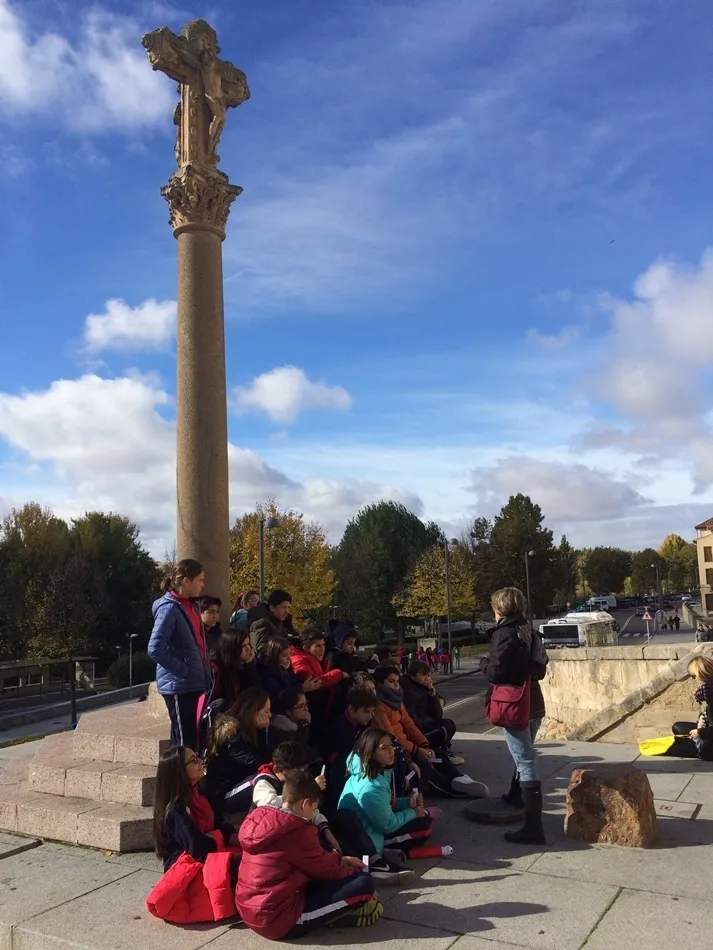 Foto 7 - Alumnos del colegio Padres Trinitarios disfrutan una visita guiada en ingl&eacute;s por el casco...