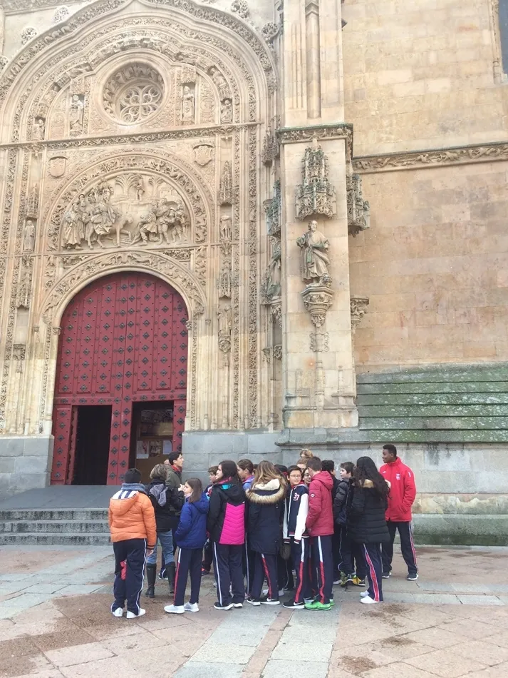 Foto 3 - Alumnos del colegio Padres Trinitarios disfrutan una visita guiada en ingl&eacute;s por el casco...