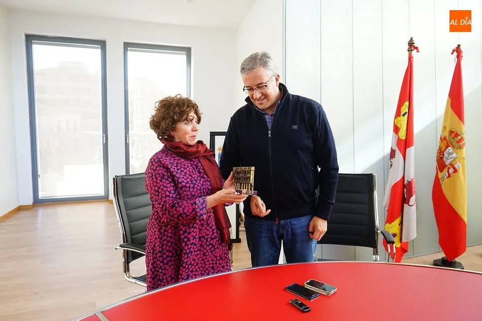 Foto 7 - Encarnaci&oacute;n P&eacute;rez visita Guijuelo para tratar sobre futuros proyectos municipales y...
