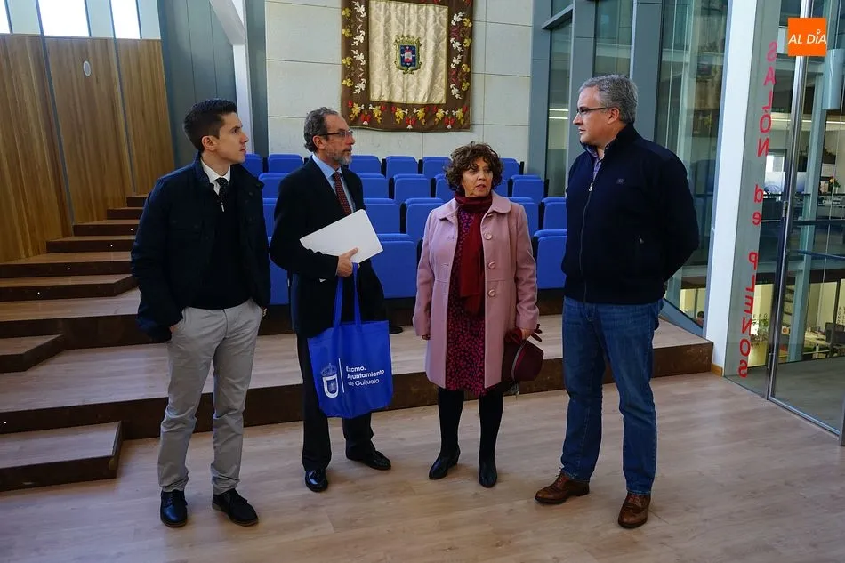 Foto 2 - Encarnaci&oacute;n P&eacute;rez visita Guijuelo para tratar sobre futuros proyectos municipales y...