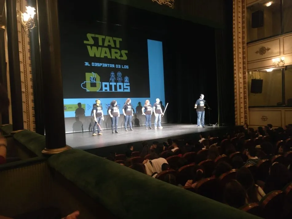 Foto 4 - Los alumnos del Colegio San Juan Bosco disfrutan del espect&aacute;culo Stat Wars: El despertar de los...