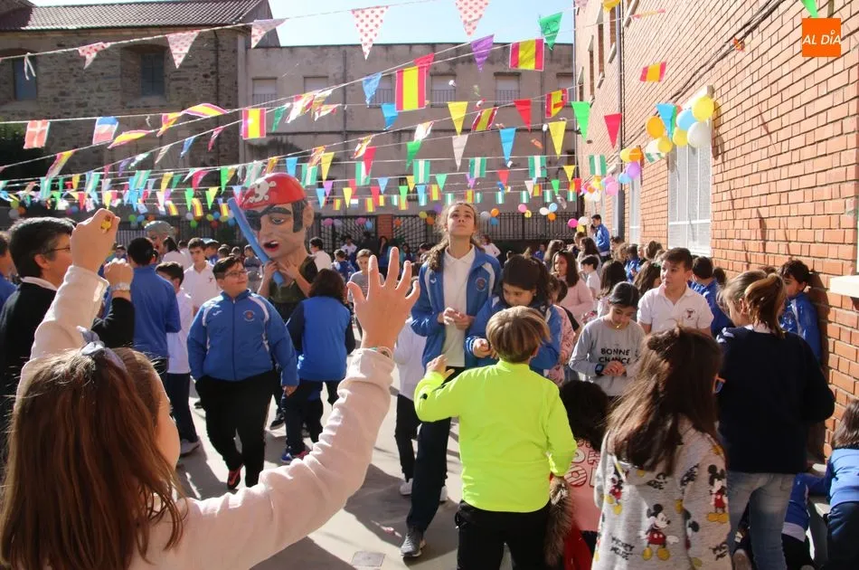 Foto 9 - El colegio Santa Isabel celebra la fiesta de su patrona