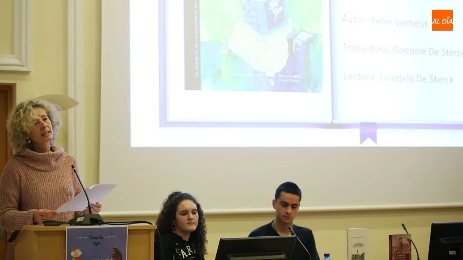 Un instante de las lecturas. Fotos: Alberto Martín