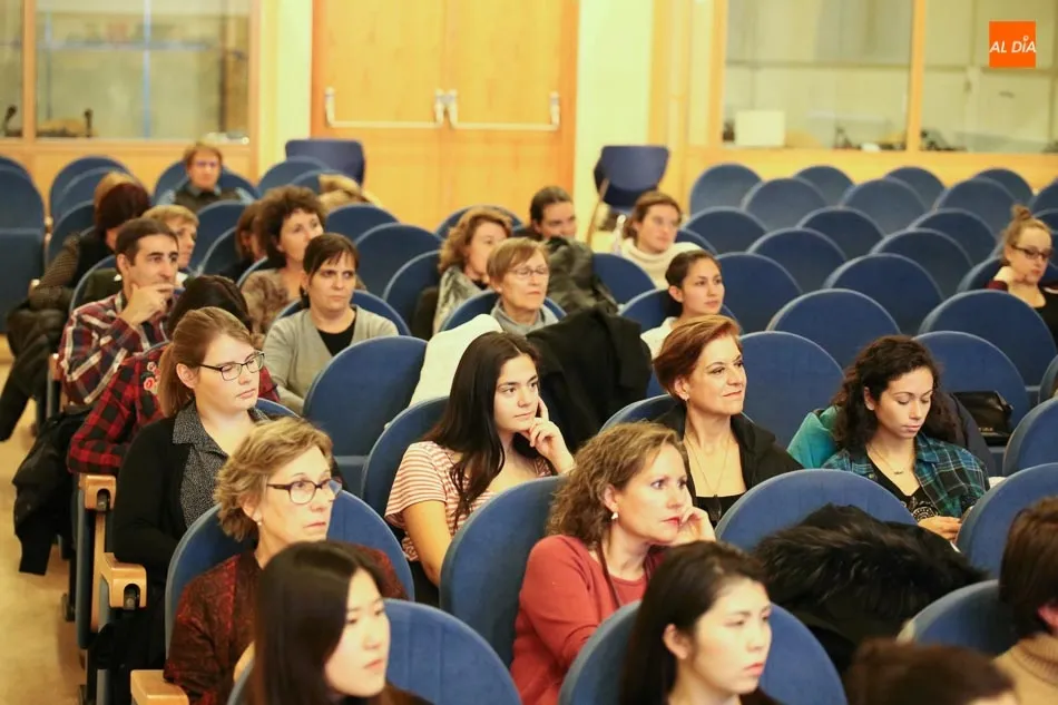 Foto 9 - Las lecturas literarias en distintos idiomas llegan a la Facultad de Traducci&oacute;n y Documentaci&oacute;n