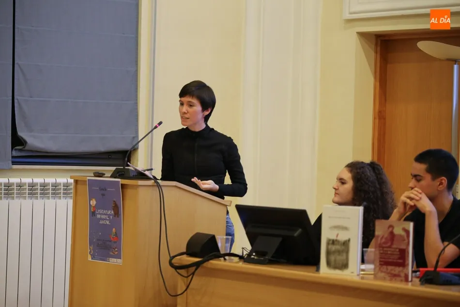 Foto 7 - Las lecturas literarias en distintos idiomas llegan a la Facultad de Traducci&oacute;n y Documentaci&oacute;n