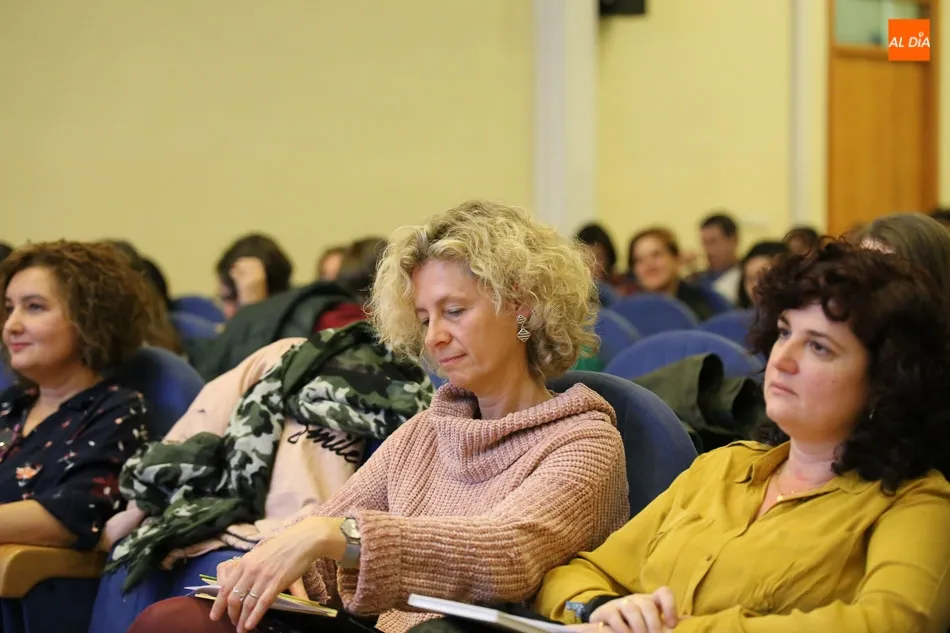 Foto 4 - Las lecturas literarias en distintos idiomas llegan a la Facultad de Traducci&oacute;n y Documentaci&oacute;n