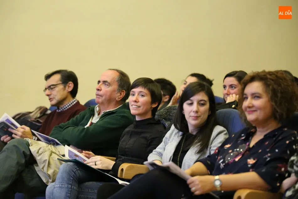 Foto 3 - Las lecturas literarias en distintos idiomas llegan a la Facultad de Traducci&oacute;n y Documentaci&oacute;n