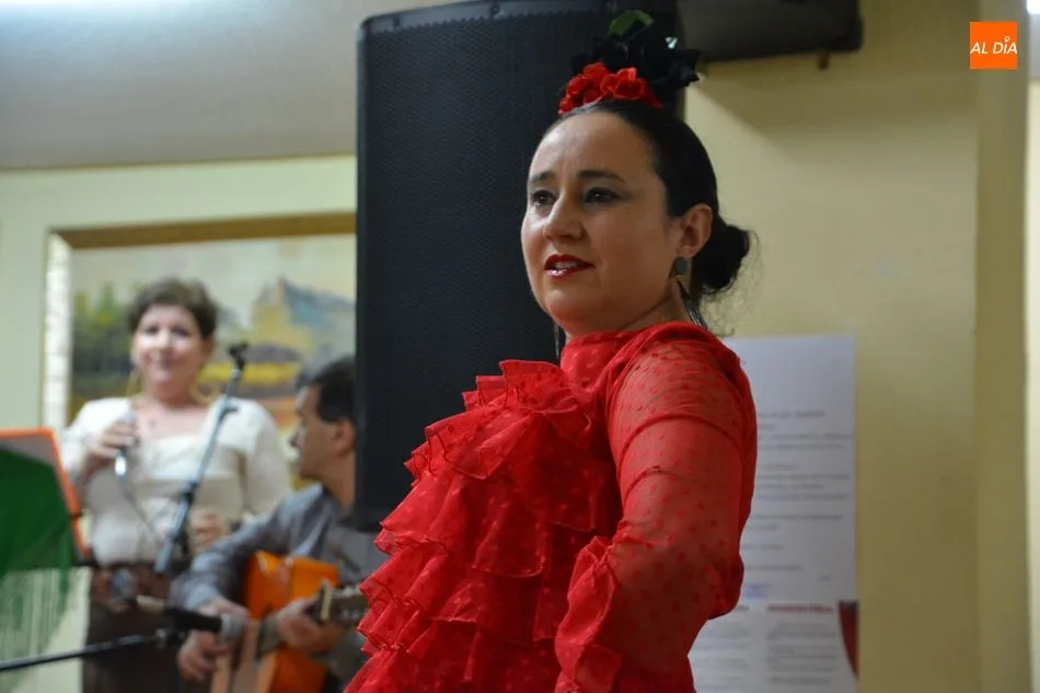 Foto 7 - Candela lleva su ritmo rociero a los mayores de Pizarrales