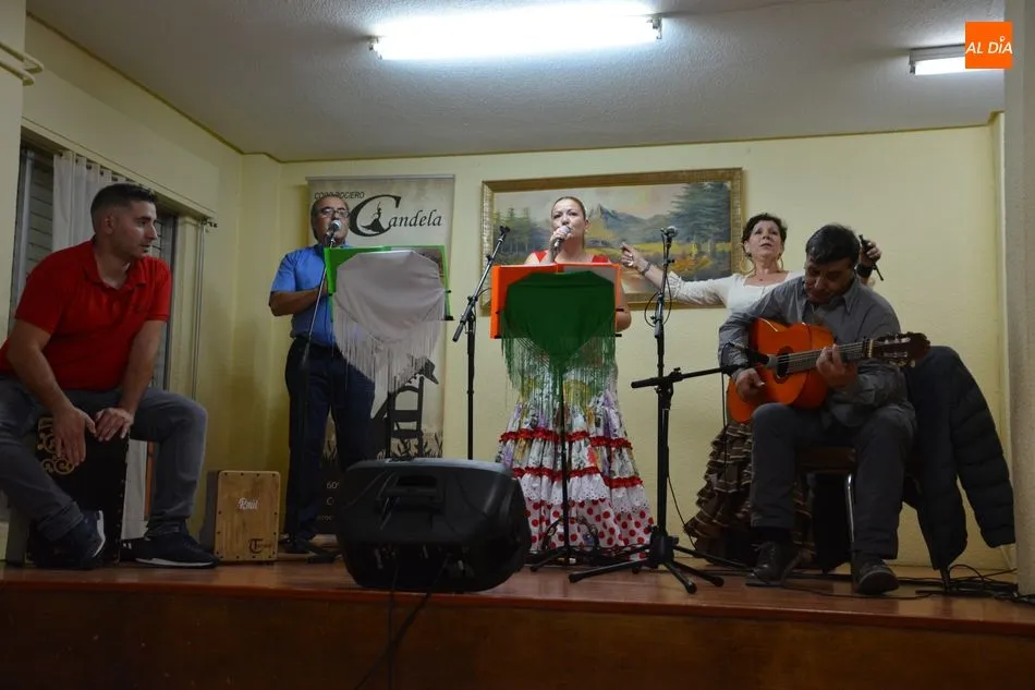 Foto 3 - Candela lleva su ritmo rociero a los mayores de Pizarrales