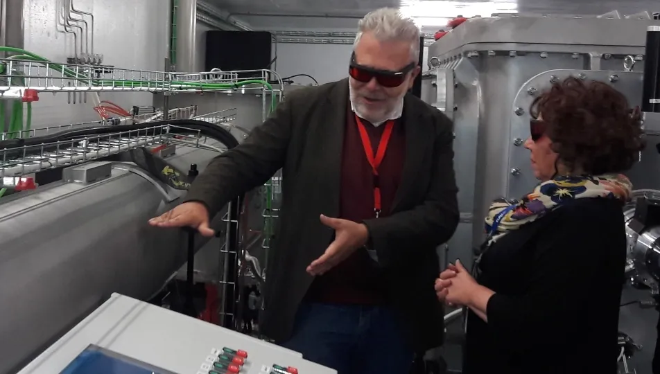 El director del Centro de Láseres Pulsados, Luis Roso, junto a la subdelegada de Gobierno en Salamanca, Encarnación Pérez