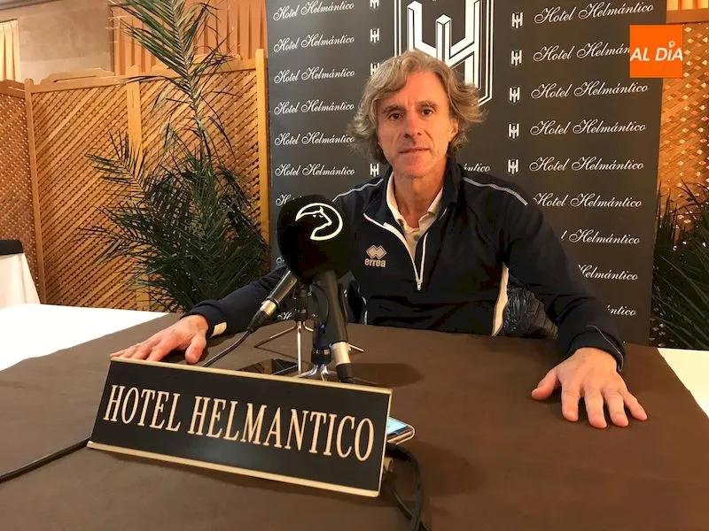 Roberto Aguirre durante la rueda de prensa