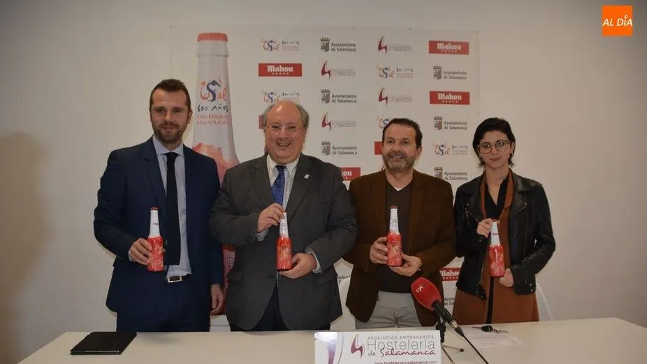 Presentación de la botella conmemorativa del VIII Centenario/ Foto: Lydia González