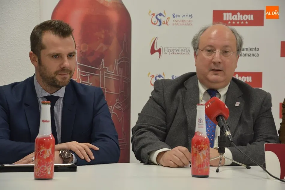 Foto 4 - El VIII Centenario de la Universidad se convierte en la nueva etiqueta de Mahou  