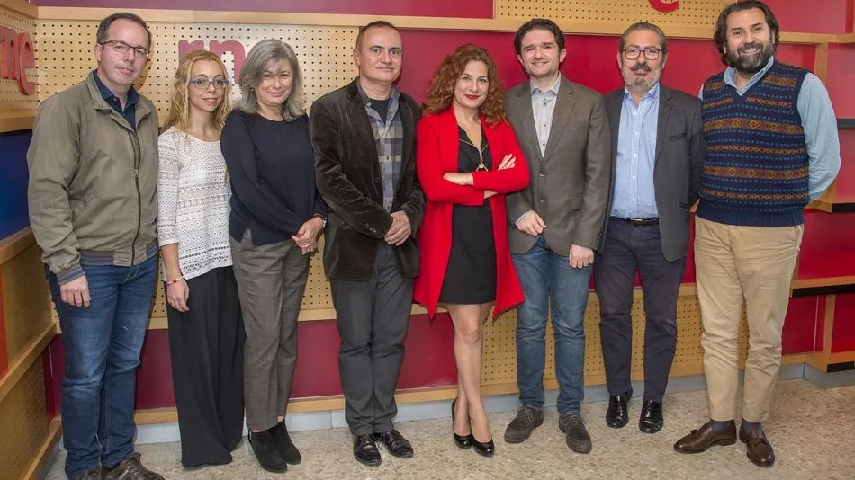 Foto de familia del jurado de los premios.