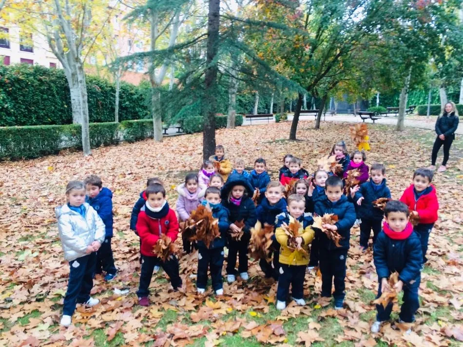 Foto 6 - Los alumnos del San Juan Bosco toman contacto con el oto&ntilde;o en el parque de los Jesuitas
