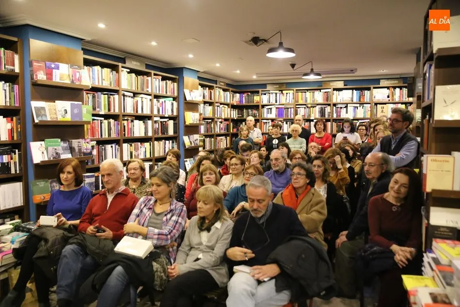 Foto 3 - Julio Llamazares celebra el d&iacute;a de las librer&iacute;as en Letras Corsarias  