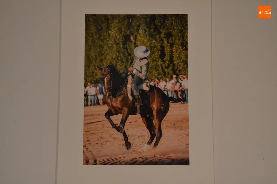 Foto 2 - M&ordf; del Carmen P&eacute;rez es la verdadera ganadora del Concurso de Fotograf&iacute;a de la Feria del Caballo  