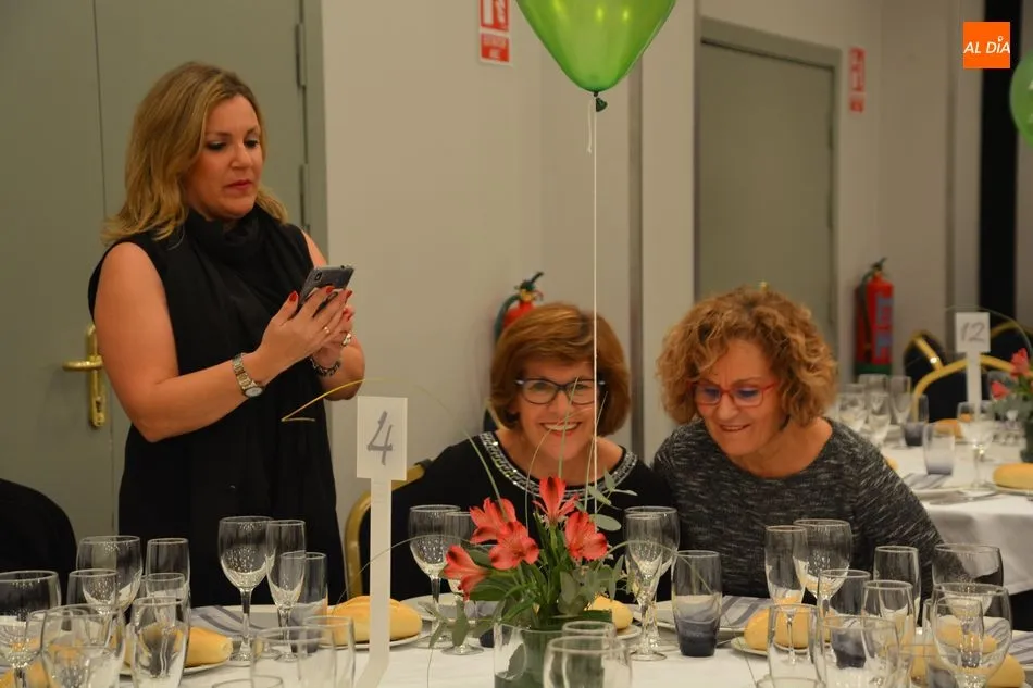 Foto 11 - La Asociaci&oacute;n de Familiares de Alzheimer de Salamanca celebra su cena ben&eacute;fica marcada por el 30...