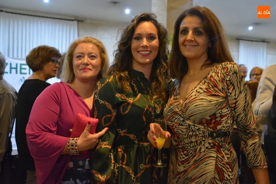 Foto 10 - La Asociaci&oacute;n de Familiares de Alzheimer de Salamanca celebra su cena ben&eacute;fica marcada por el 30...