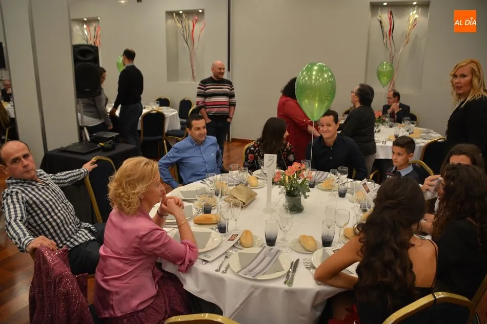 Foto 4 - La Asociaci&oacute;n de Familiares de Alzheimer de Salamanca celebra su cena ben&eacute;fica marcada por el 30...