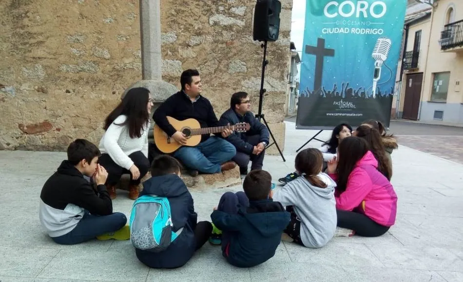 Foto 6 - La Pastoral Juvenil recorre los pueblos en busca de interesados en participar en un coro  