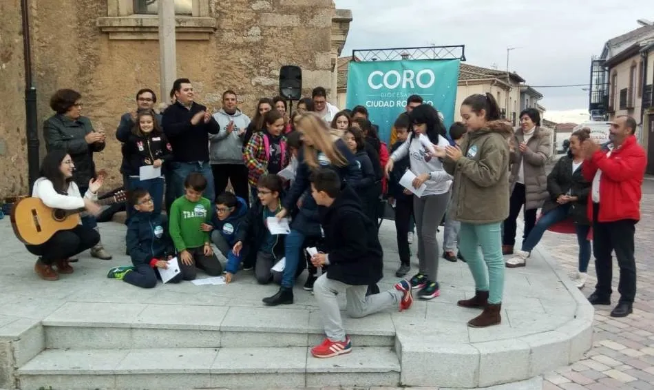 La Pastoral Juvenil recorre los pueblos en busca de interesados en participar en un coro  