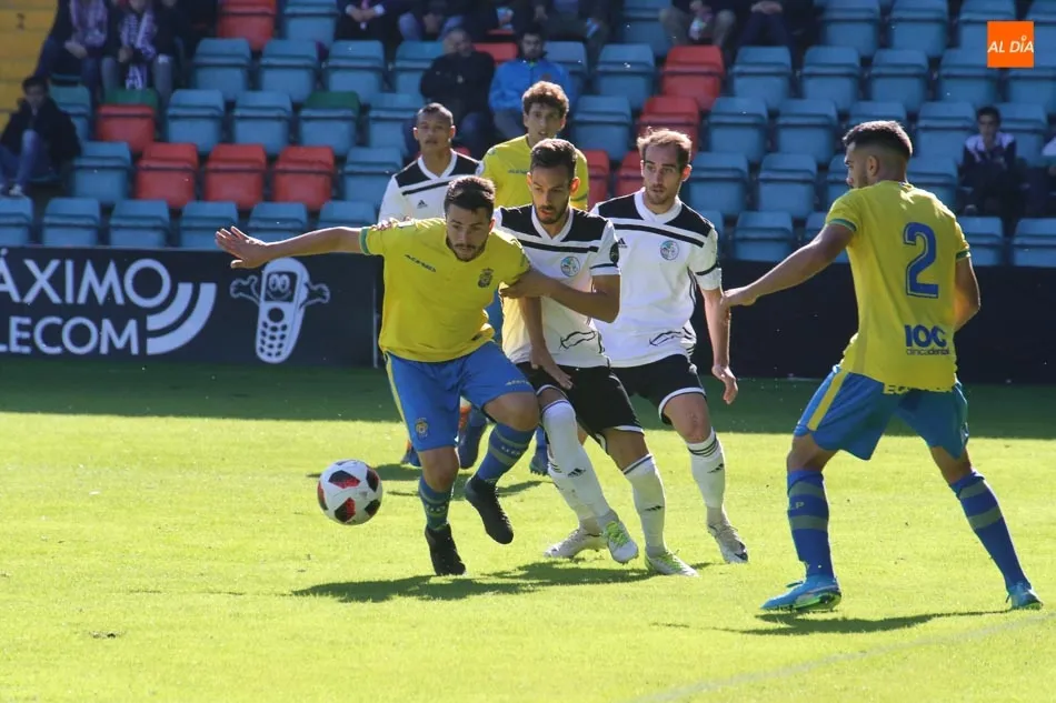 Instantes del duelo entre el Salamanca UDS y Las Palmas B