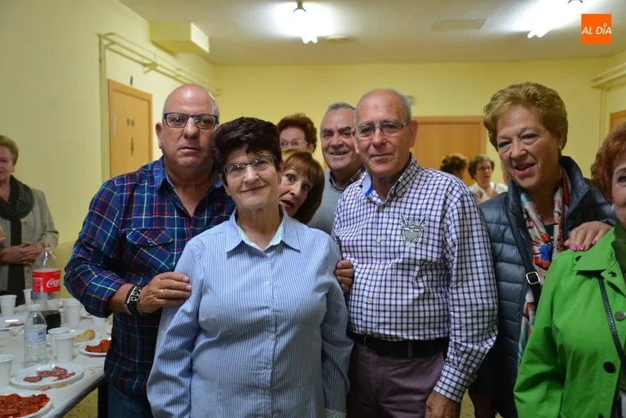Foto 10 - Los mayores de Pizarrales cierran su Semana Sociocultural con&nbsp;una eucarist&iacute;a y un vino de honor  