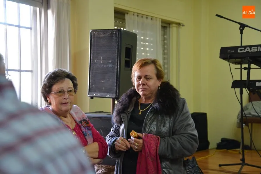 Foto 4 - Los mayores de Pizarrales cierran su Semana Sociocultural con&nbsp;una eucarist&iacute;a y un vino de honor  