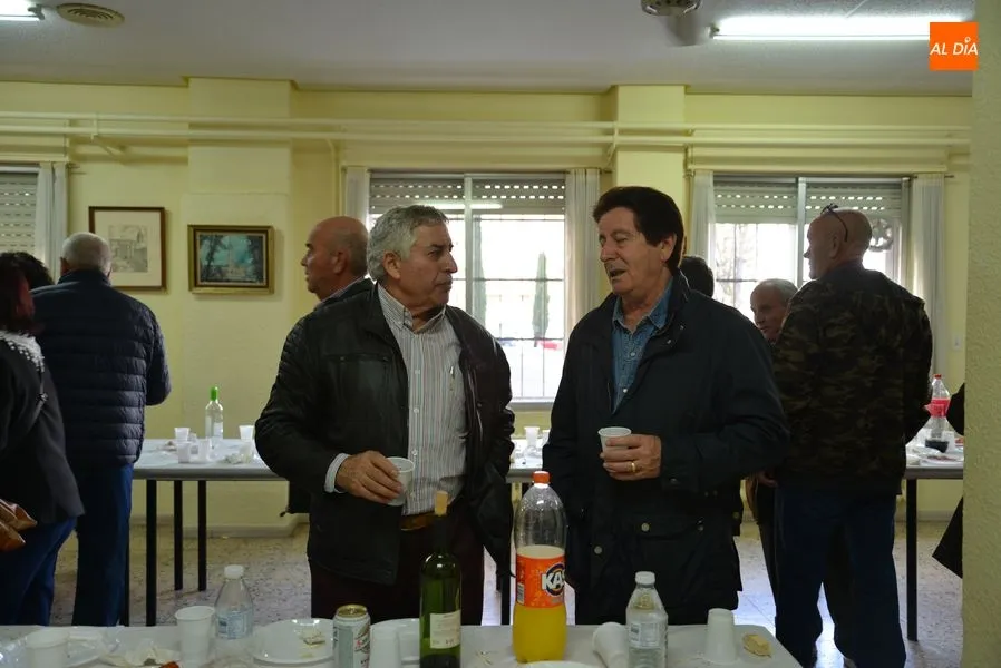 Foto 3 - Los mayores de Pizarrales cierran su Semana Sociocultural con&nbsp;una eucarist&iacute;a y un vino de honor  