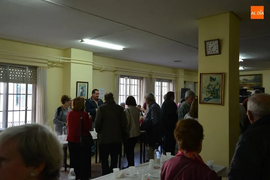 Foto 2 - Los mayores de Pizarrales cierran su Semana Sociocultural con&nbsp;una eucarist&iacute;a y un vino de honor  