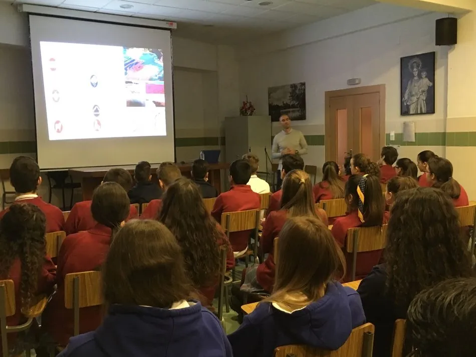 Foto 5 - Charla sobre microbiolog&iacute;a para los alumnos del Colegio San Juan Bosco&nbsp;
