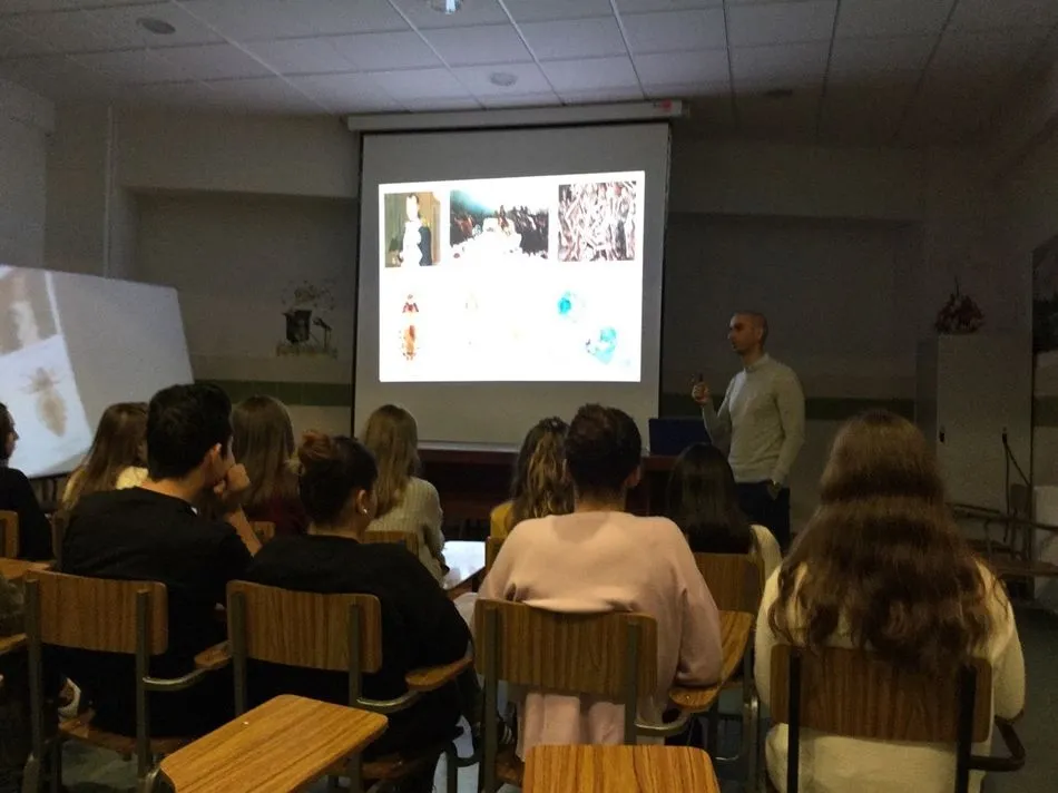 Foto 4 - Charla sobre microbiolog&iacute;a para los alumnos del Colegio San Juan Bosco&nbsp;