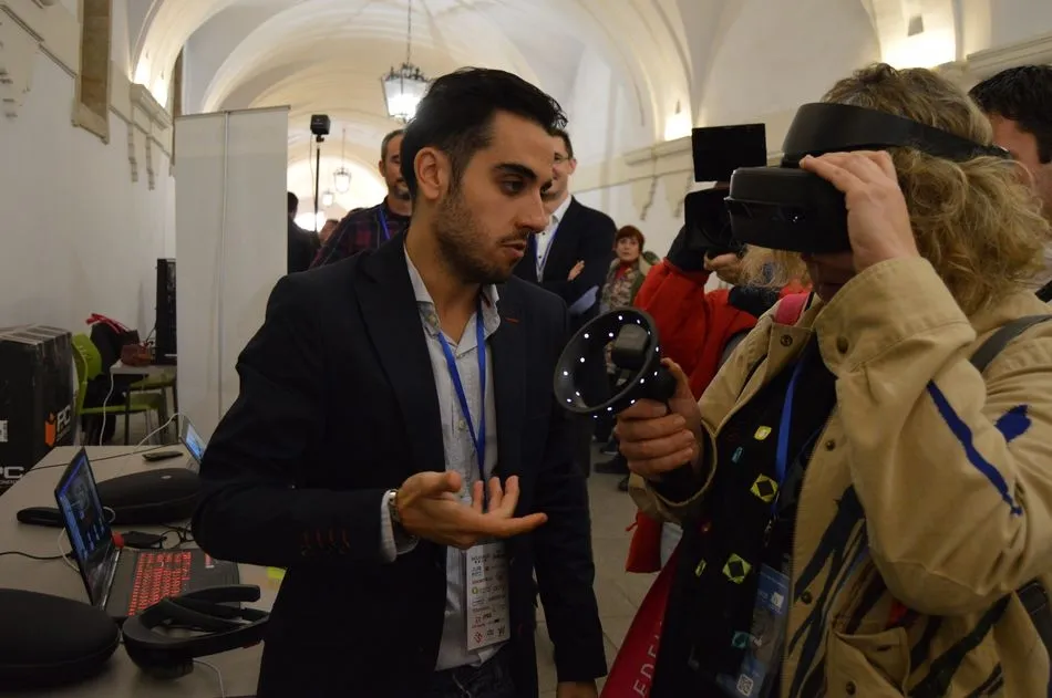 Foto 6 - La Pontificia analiza la realidad virtual y aumentada aplicadas a la educaci&oacute;n y a la formaci&oacute;n  