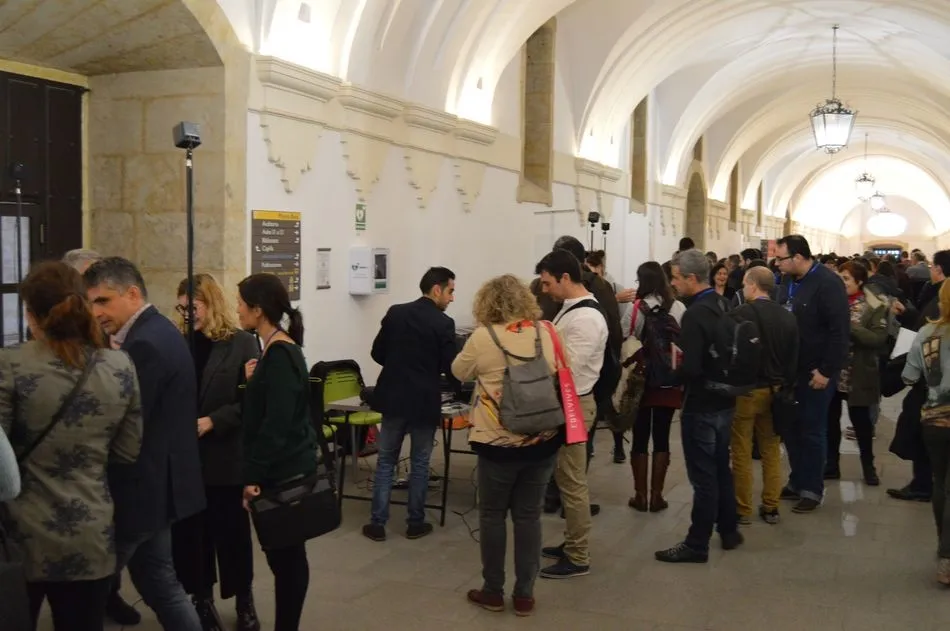 Foto 4 - La Pontificia analiza la realidad virtual y aumentada aplicadas a la educaci&oacute;n y a la formaci&oacute;n  