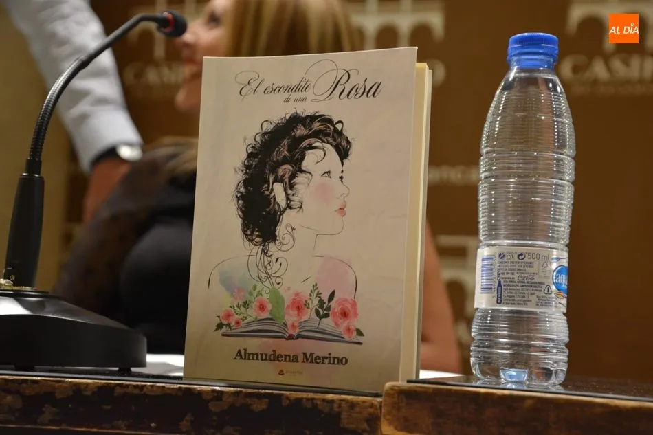 Foto 9 - Almudena Merino presenta en el Casino su novela &lsquo;El escondite de una rosa&rsquo;
