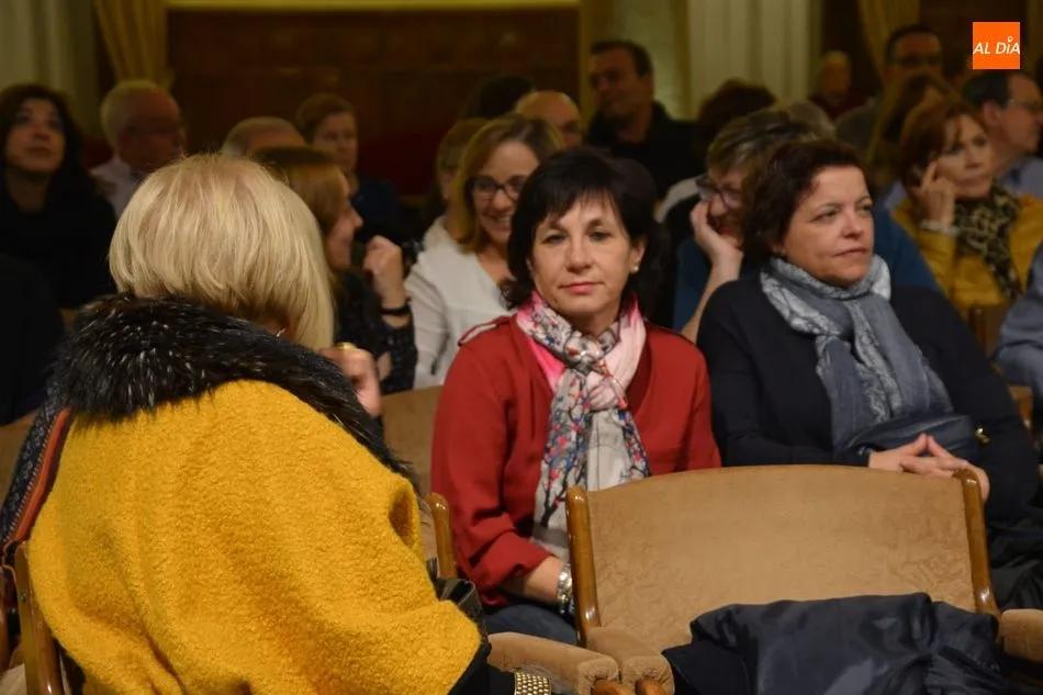 Foto 11 - Almudena Merino presenta en el Casino su novela &lsquo;El escondite de una rosa&rsquo;