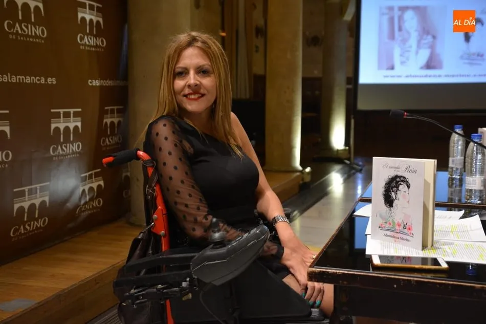 Foto 3 - Almudena Merino presenta en el Casino su novela &lsquo;El escondite de una rosa&rsquo;