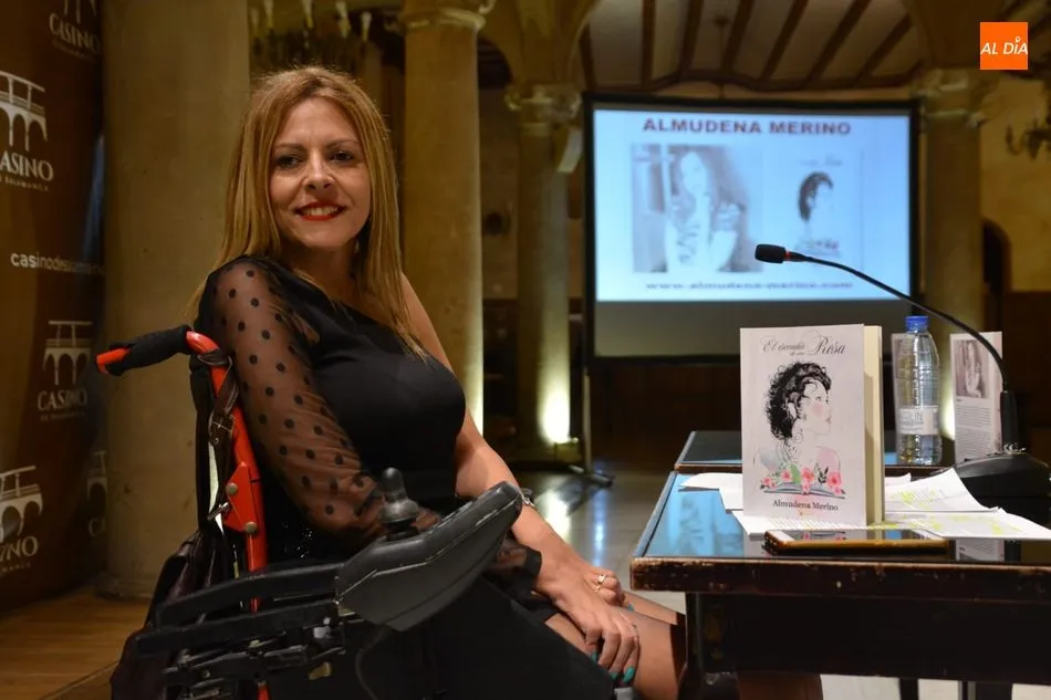 Foto 2 - Almudena Merino presenta en el Casino su novela &lsquo;El escondite de una rosa&rsquo;