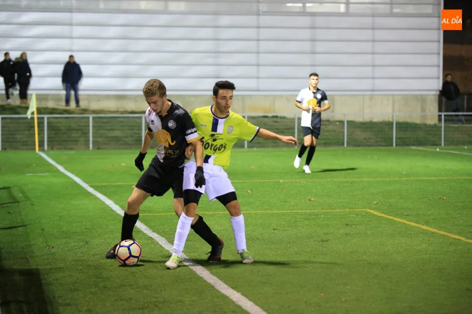Foto 8 - Unionistas se lleva el derbi de la Regional Juvenil ante el Helm&aacute;ntico (4-3) y se a&uacute;pa al liderato