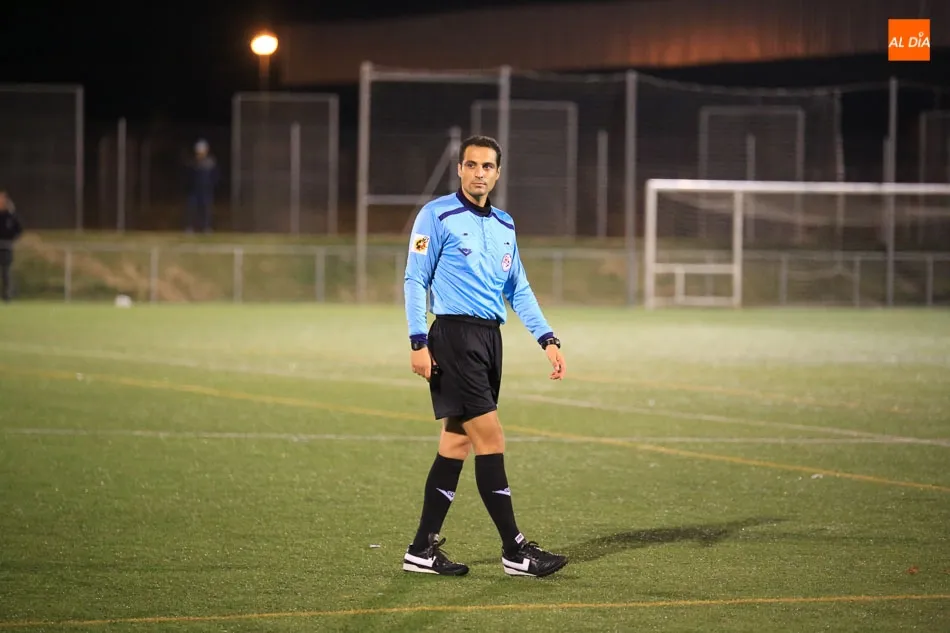 Foto 7 - Unionistas se lleva el derbi de la Regional Juvenil ante el Helm&aacute;ntico (4-3) y se a&uacute;pa al liderato