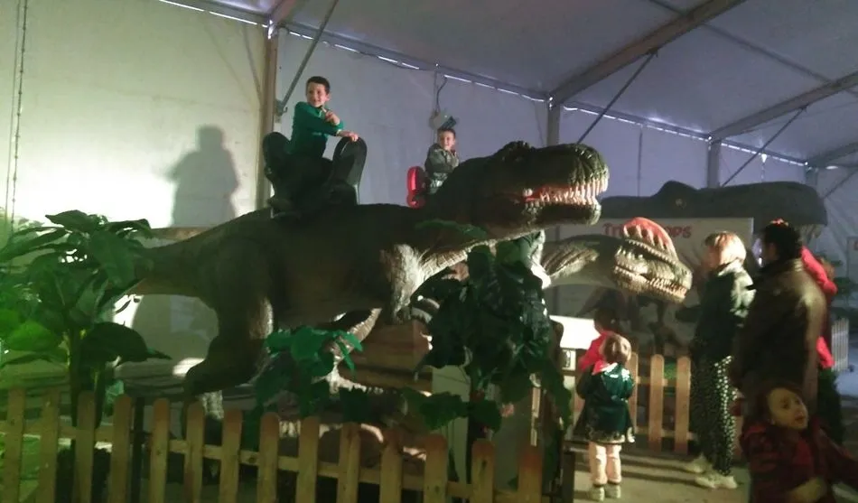 Escolares de los colegios de Santa Marta visitan la exposición ‘Dinosaurs Tour’