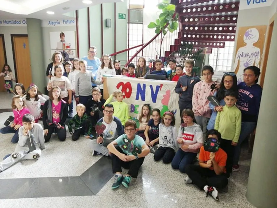 Foto 6 - Carbajosa inicia los actos del D&iacute;a Mundial del Ni&ntilde;o con dibujos, taller de m&aacute;scaras y teatro  