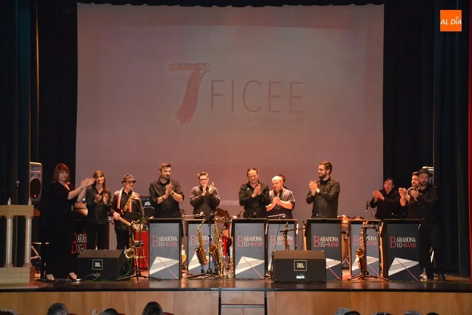 Foto 6 - &lsquo;The Departure&rsquo;, gran triunfador en la gala de clausura del 8&ordm; FICEE, que record&oacute; a Roberto...