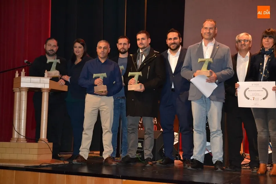 Foto 5 - &lsquo;The Departure&rsquo;, gran triunfador en la gala de clausura del 8&ordm; FICEE, que record&oacute; a Roberto...