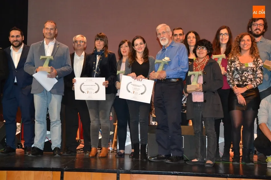 Foto 4 - &lsquo;The Departure&rsquo;, gran triunfador en la gala de clausura del 8&ordm; FICEE, que record&oacute; a Roberto...