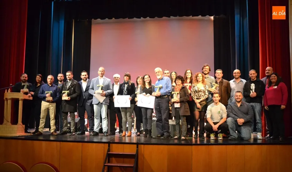 Foto 2 - &lsquo;The Departure&rsquo;, gran triunfador en la gala de clausura del 8&ordm; FICEE, que record&oacute; a Roberto...