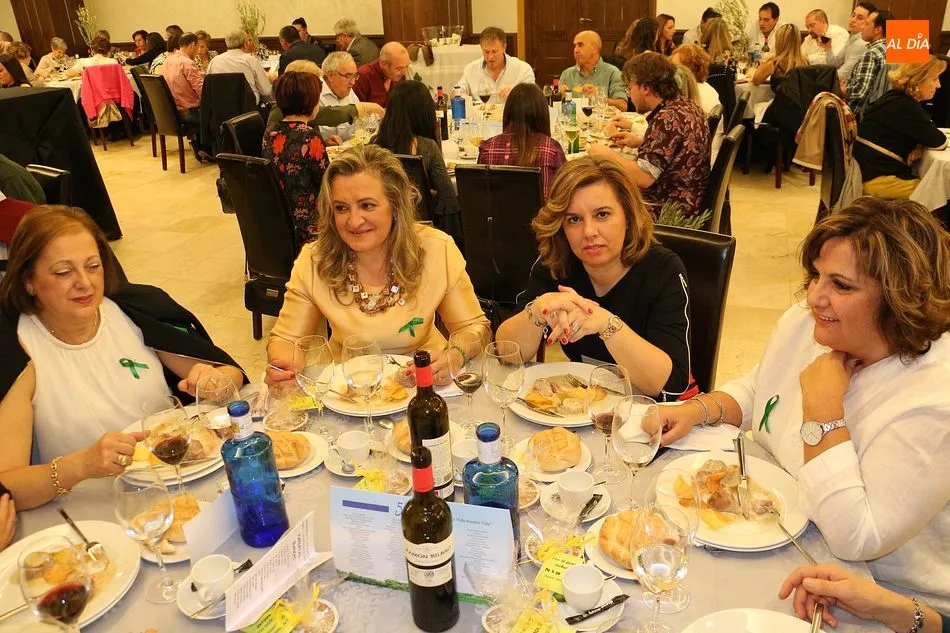 La junta local de AECC organizó por quinto año consecutivo las cenas solidarias en Guijuelo